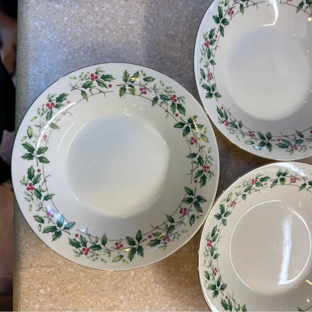 1997 Holiday Traditions Christmas Holiday Holly Berry Bowls Gold Trim Set of 3